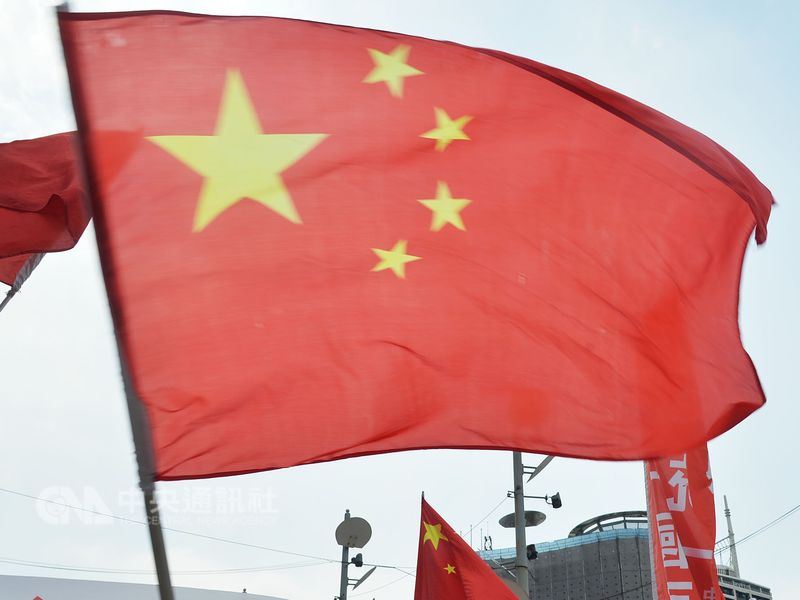 台湾民众举五星红旗欢迎大陆游客