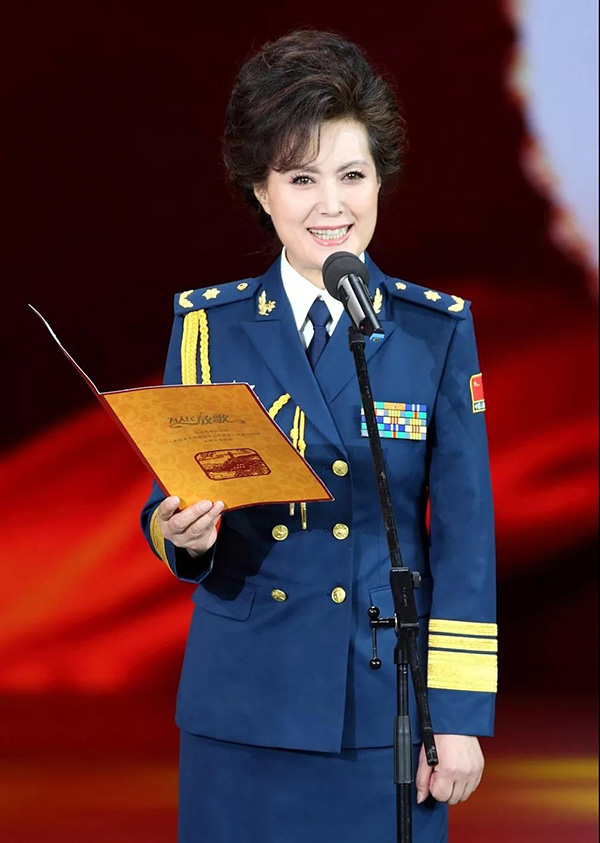 温玉娟，女，1959年8月生，原空军政治部文工团电视艺术中心影视表演艺术