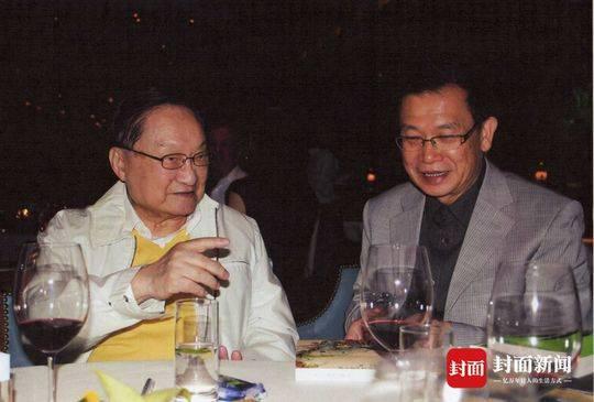潘耀明撰写散文纪念好友金庸：他影响了我的一生