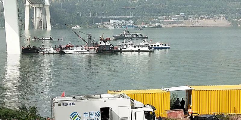 重庆坠江公交救援：超50米，属深潜作业，打捞难度大
