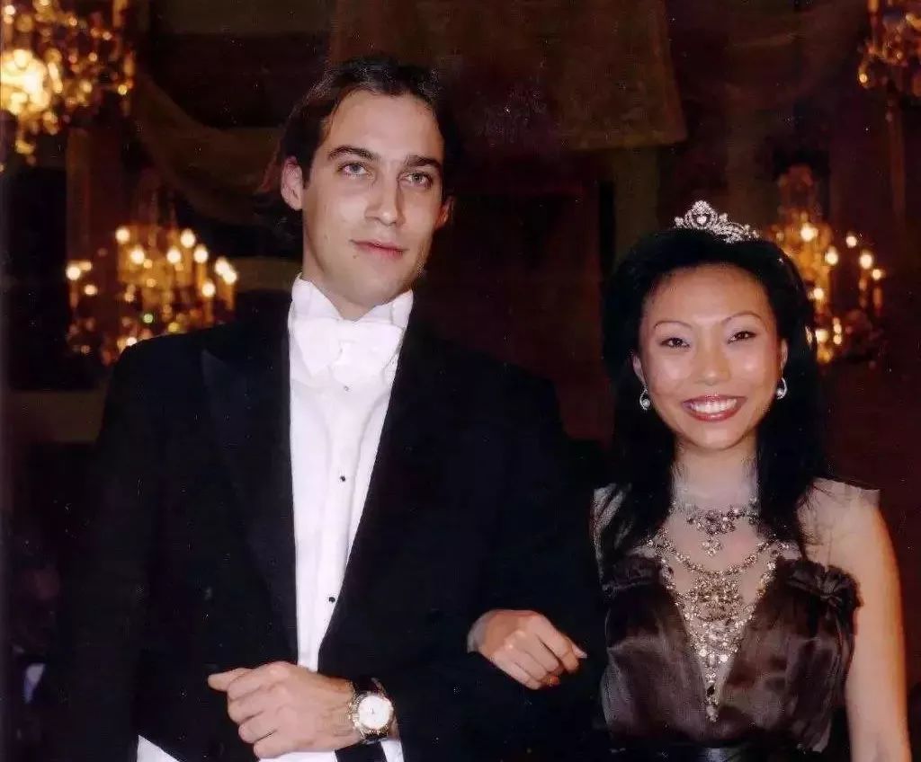 揭秘巴黎名媛舞会：任正非女儿首次曝光