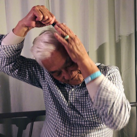 邓紫棋看望外公送惊喜 自曝趣事逗乐网友