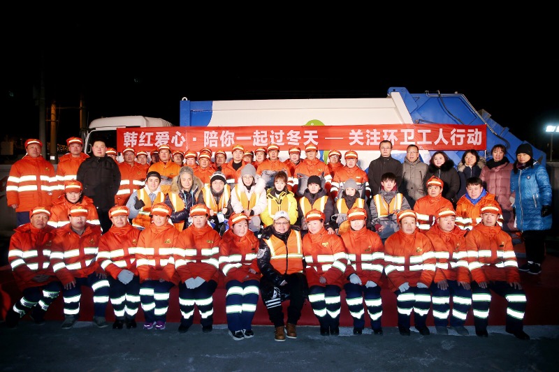 韩红易烊千玺凌晨扫大街 呼吁关注环卫工人