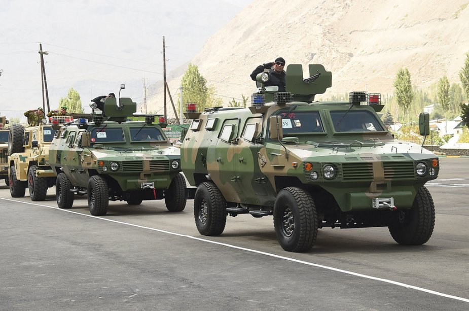 塔吉克斯坦边防军展示中国装甲车