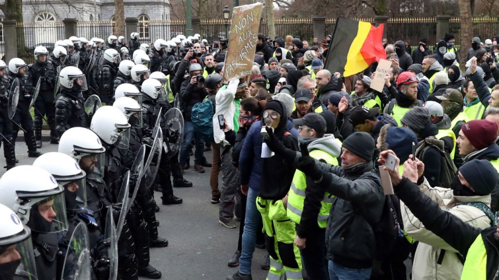比利时与荷兰也乱了！“黄背心”运动从法国蔓延欧洲