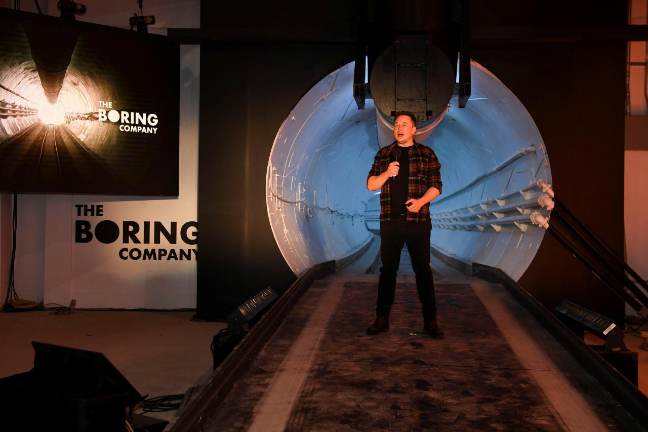 马斯克旗下Boring首条地下隧道开通：颠颠簸簸