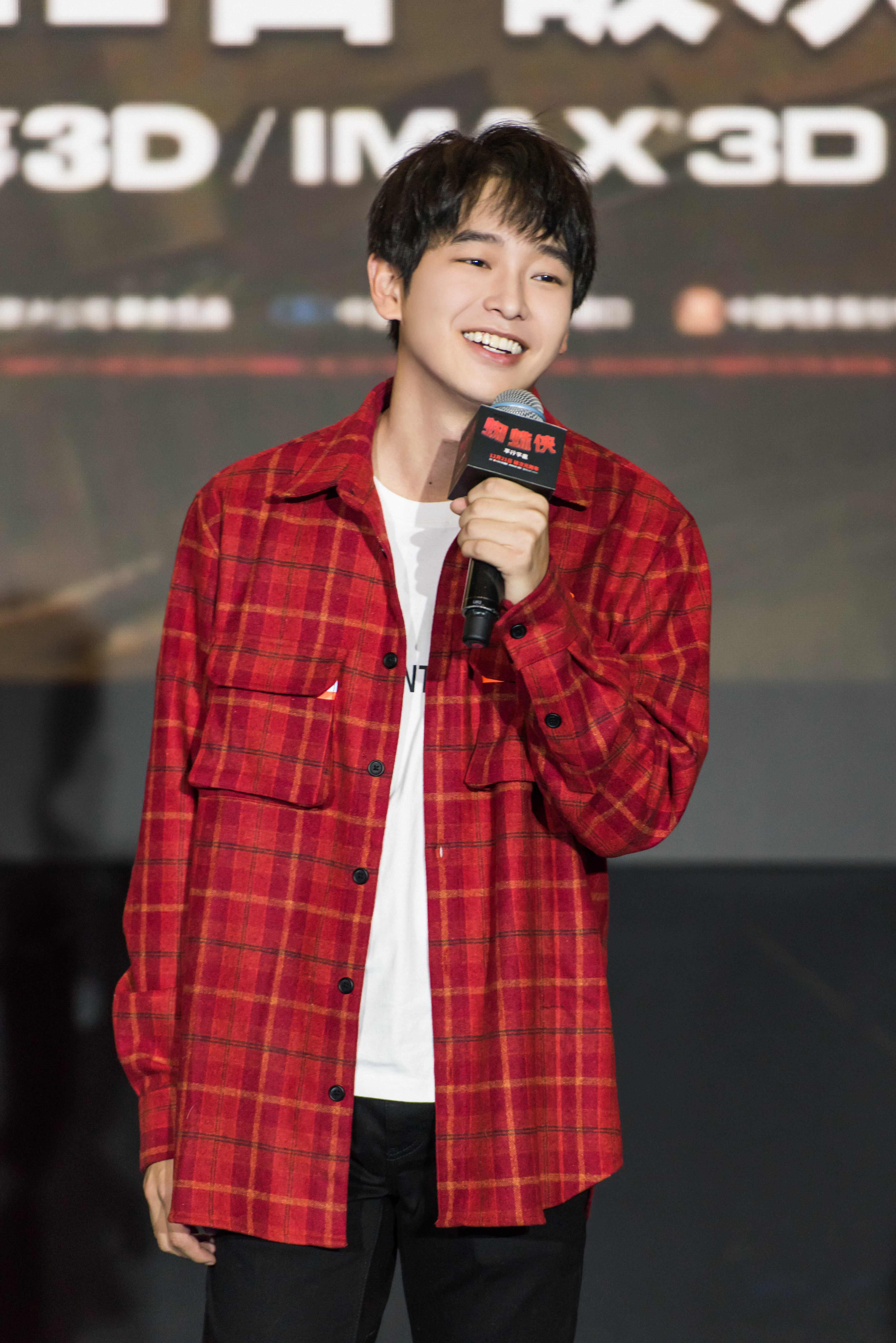 《蜘蛛侠：平行宇宙》点映 彭昱畅献声漫威“小黑蛛”