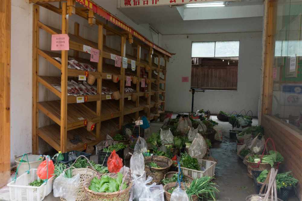 高增村无人售菜市场