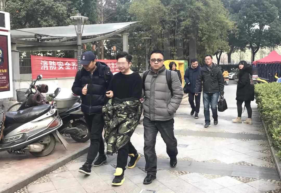90后小夫妻办41家网站敲诈勒索“年入百万”