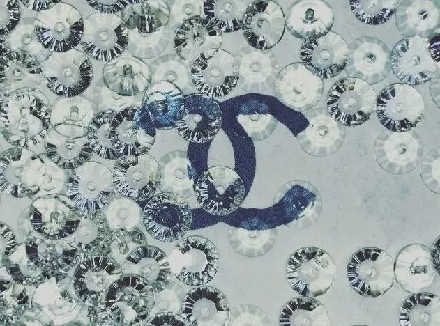 老佛爷生前最后一次设计的Chanel 看哭了所有人(最新发布)