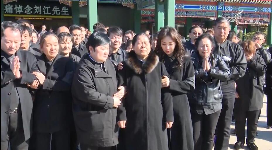 刘江妻子追悼会痛哭：到天堂不要再累了，要爱护自己