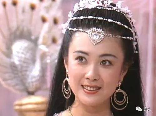 她没能把脱掉的衣服一件件穿回，却也成了人生赢家