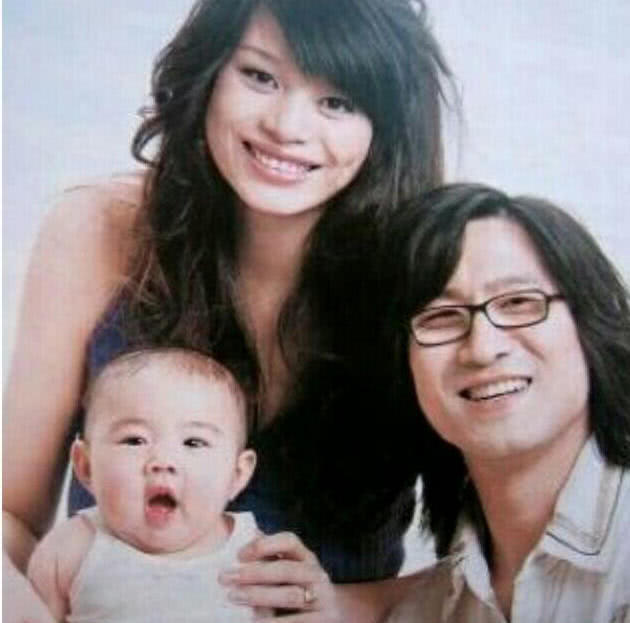汪峰前任葛荟婕消失近一年后回归变化大，偷偷关注女儿小苹果