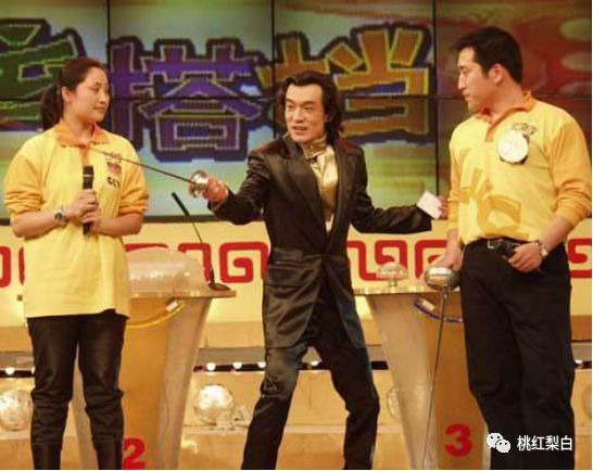 唱歌跑调表演忘词，10年前的赵薇水平这么差？