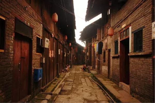 洪崖洞在重庆北吗 C32A429A8D909549A08988C2D117B02C6805A61D_w600_h401.jpg
