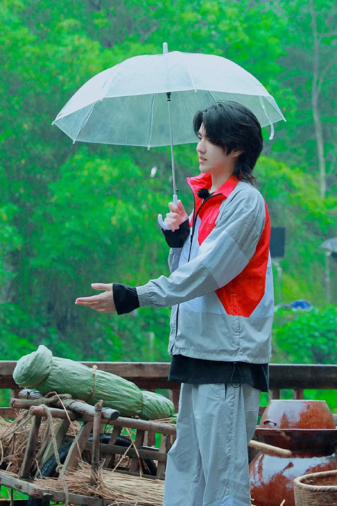 明星上综艺“花式卖货”的样子，真猴急！