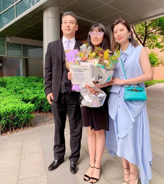 聊骚黄磊、传同性绯闻、带球进豪门失败，屡当小三的贾静雯就这么洗白了？