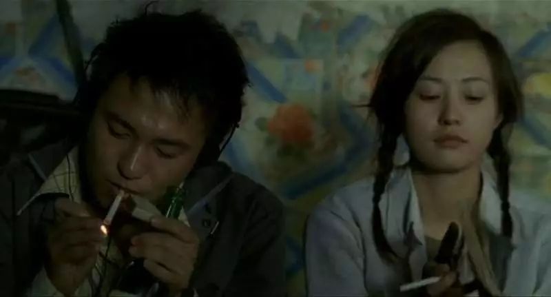 她非红不可！艳压范冰冰，和三个丈夫共处一室，够狠…