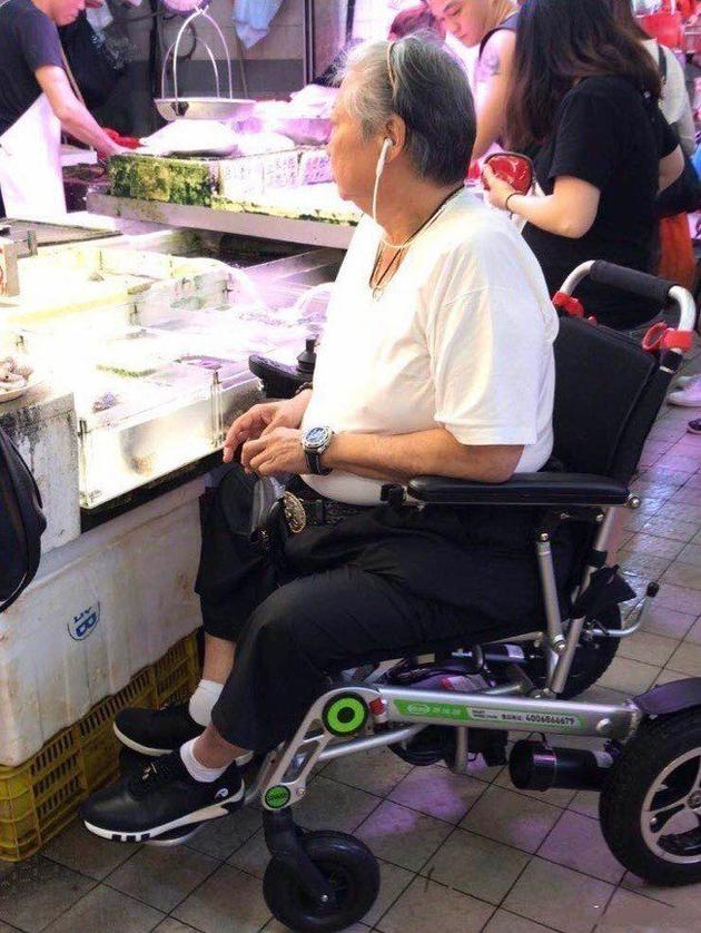 洪金宝外出用餐气色好 曾被曝体力透支到没力气抱孙子