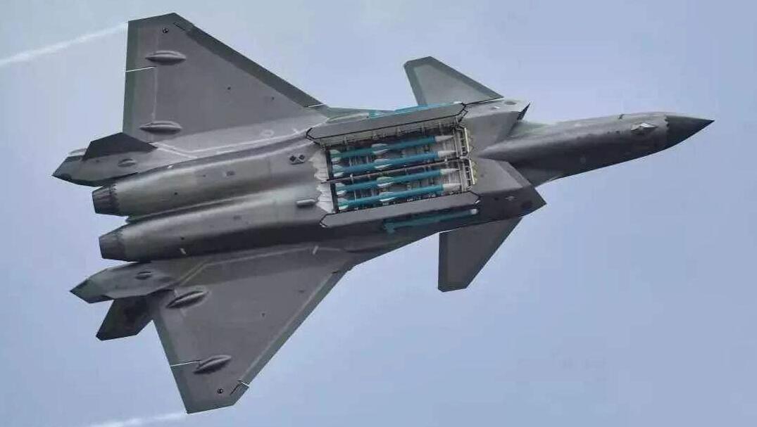 美国为何着急研发AIM260？F22或已比歼20落后7年