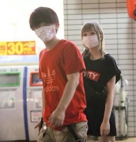 卡莉怪妞看前男友演唱会 大方晒合照