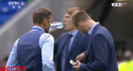 再来看看已经年近40的舍瓦,这张侧脸能否秒杀一切?