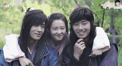 感觉帅哥太多,已经不需要女主了哈哈哈,难道你们不是和我一样等着看