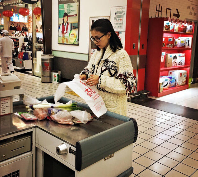 女神哭了!高圆圆录节目数度哽咽落泪不能言_凤