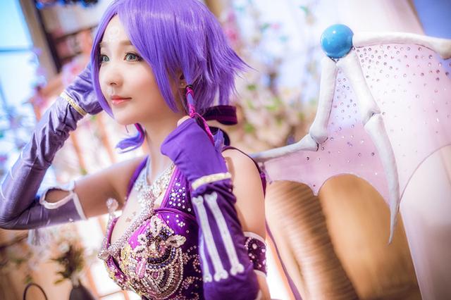 这是coser浅浅asaki带来的骨精灵cosplay,姣好美丽的身躯被施华洛世奇