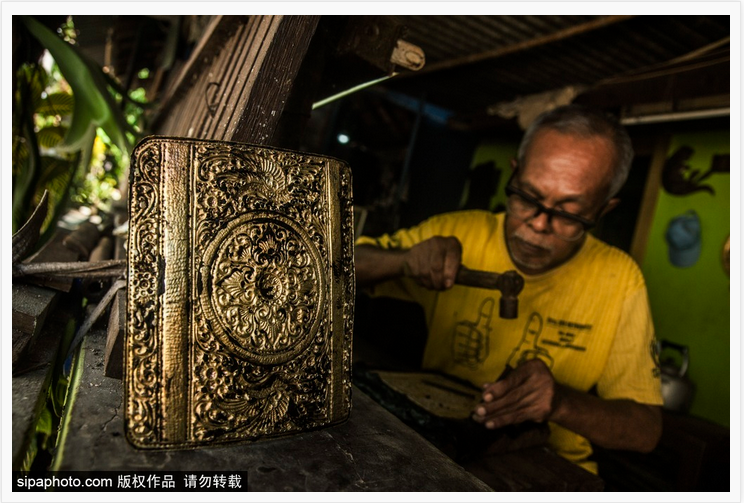 印度尼西亚日惹传统黄铜手工艺制作 制作精美