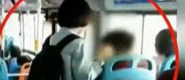 济南公交上女子对男乘客又摸又抱 男方不停反抗