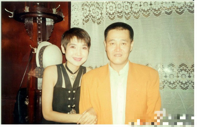 青涩照大曝光赵本山张艺谋年轻时竟然长这样…_凤凰娱乐