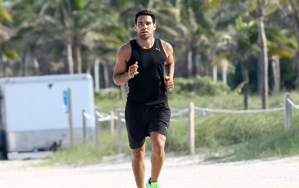 法尔考迈阿密度假不偷懒 运动装外出慢跑展健