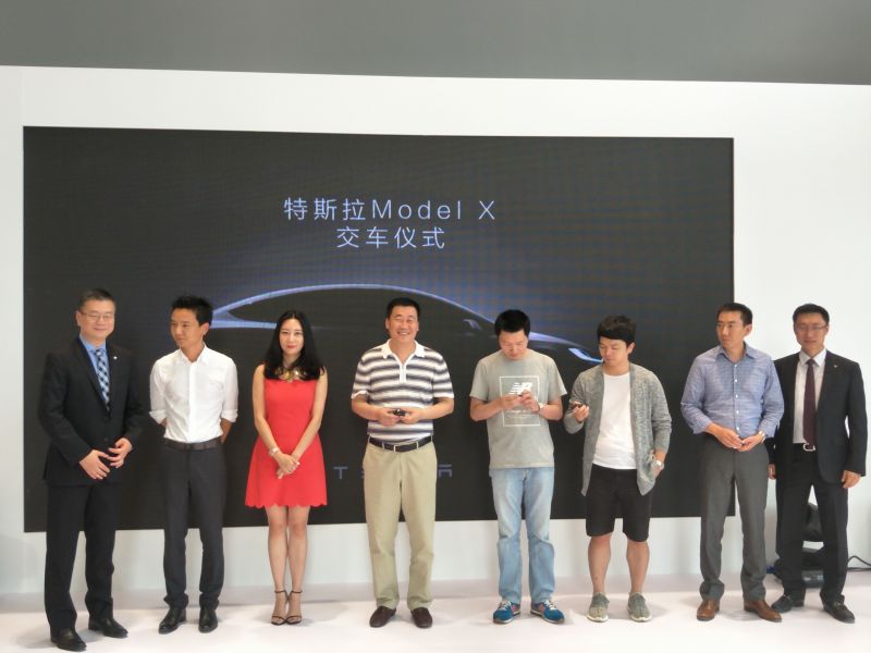 特斯拉Model X首批现车北京交付 共六位车主