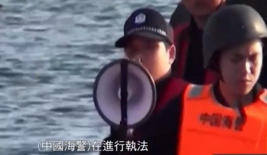 菲渔船闯黄岩岛“测试反应”被中国海警拦截(图)