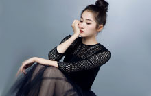 关晓彤变身性感黑天鹅