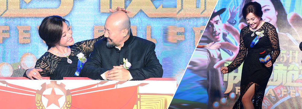 魅力不减当年……刘晓庆穿黑丝装轻抚腾格尔脑袋