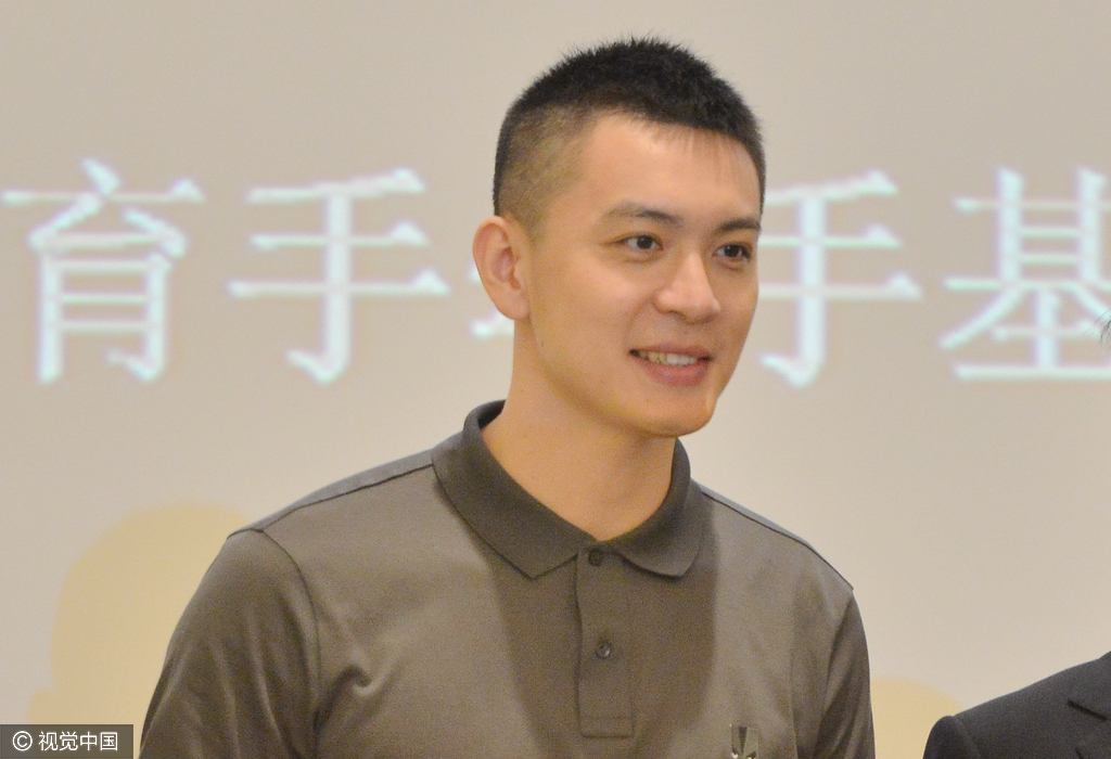 杨鸣出席教育活动 依旧阳光帅气高颜值