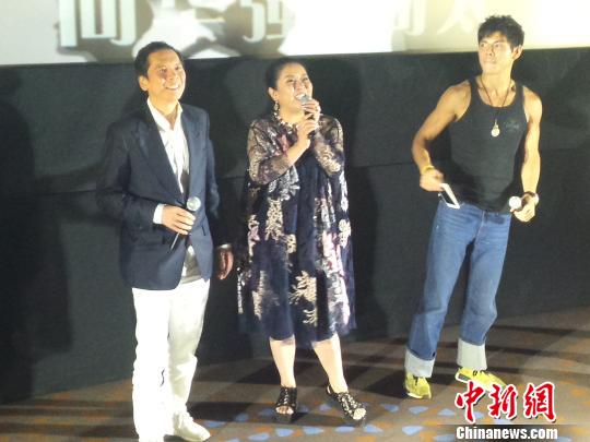 香港电影大亨向华强为儿子电影站台：我会尽量帮他