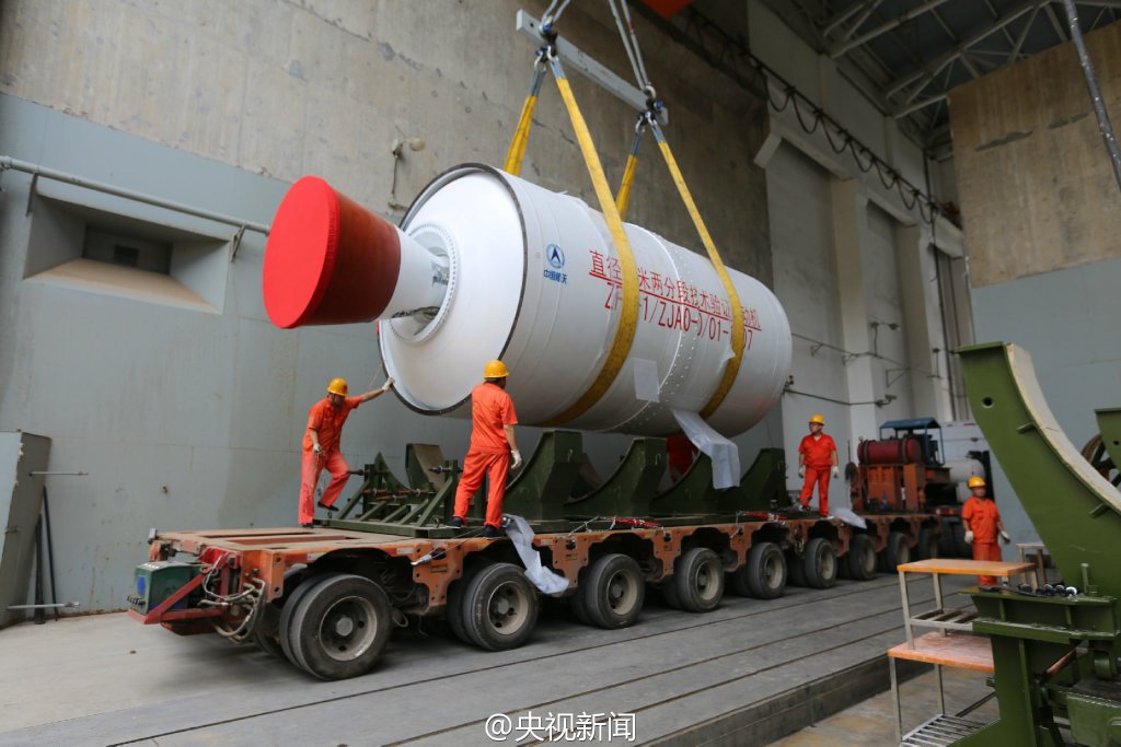 中国最大直径航天固体发动机点火实验成功(组图)
