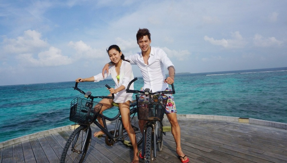 张琳芃和妻子游玩。