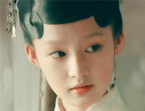 从古装小美女到清纯学妹 李沁在镜头里从小美到大_凤凰时尚