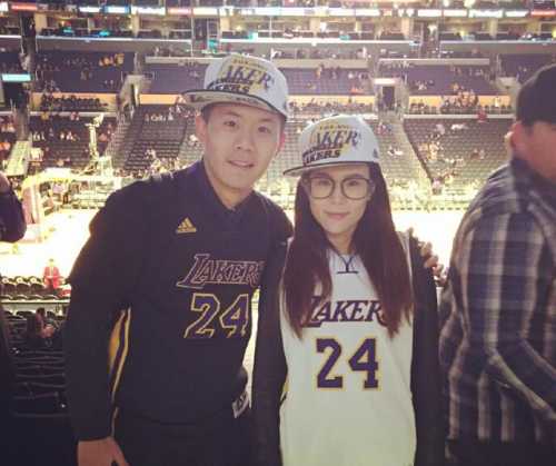 黄博文和妻子。