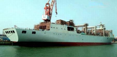 美媒：中国悄然建成首艘901型补给舰 伴随航母