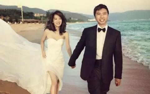 婚变了？阔太李念狂删微博，经纪人回应说… (图)