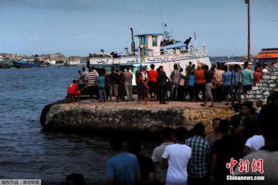 难民船埃及海域沉没　已致43人遇难400人下落不明