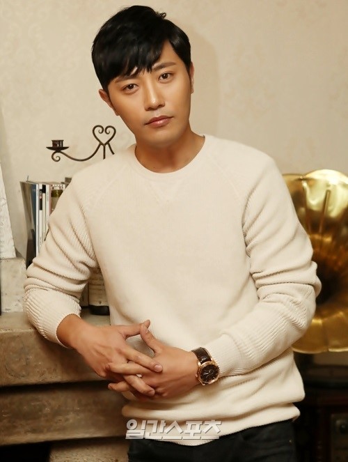 晋久确定出演电视剧《不夜城》 时隔8个月回归