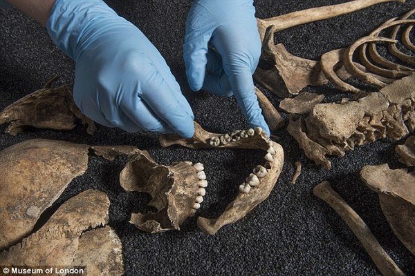 英媒：伦敦发现罗马时期两具骸骨 疑似华人