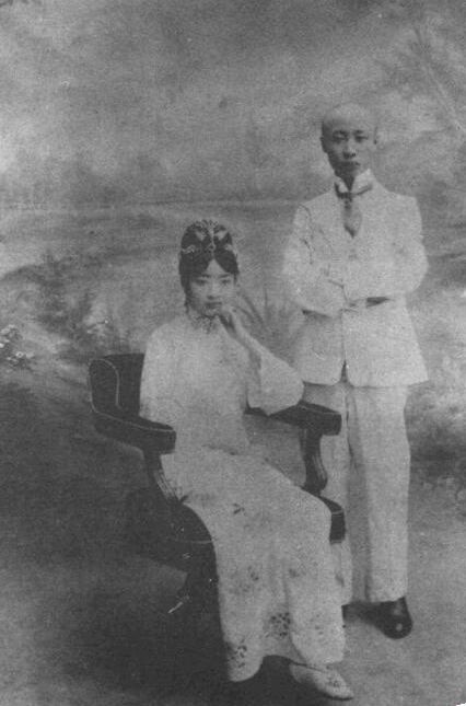 溥仪与皇后婉容(资料图)