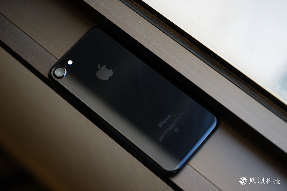 亮黑色iPhone 7全球缺货：良品率仅六七成